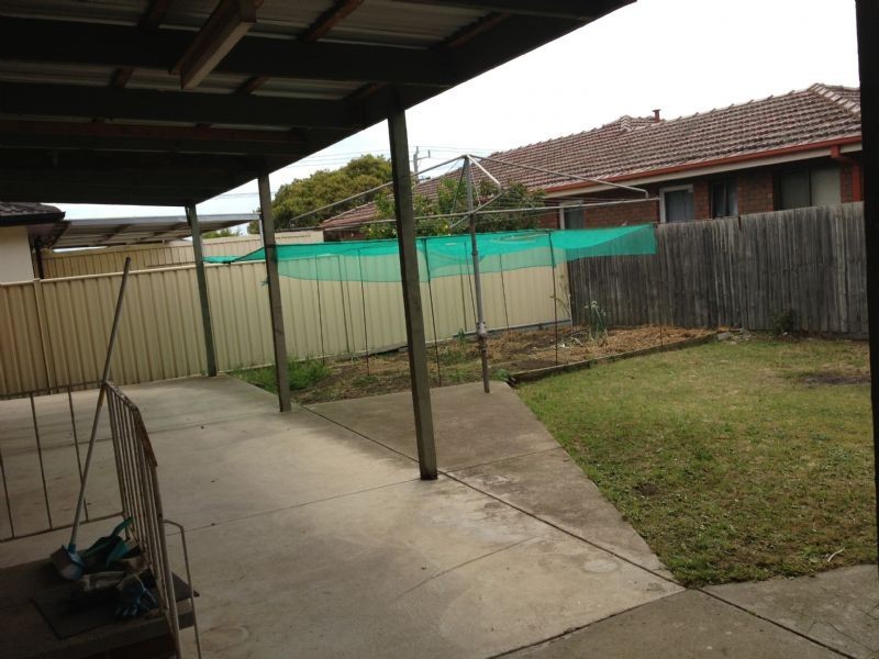 10 North Circular Rd, Gladstone Park VIC 3043