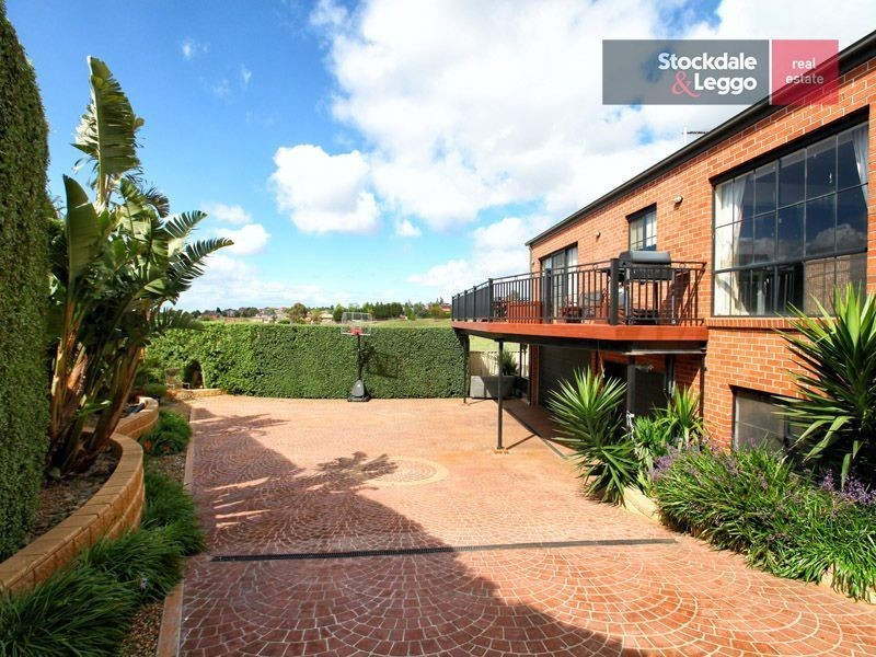 14 Darvell Court, Greenvale VIC 3059