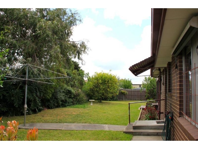 6 Jessop Court, Gladstone Park VIC 3043