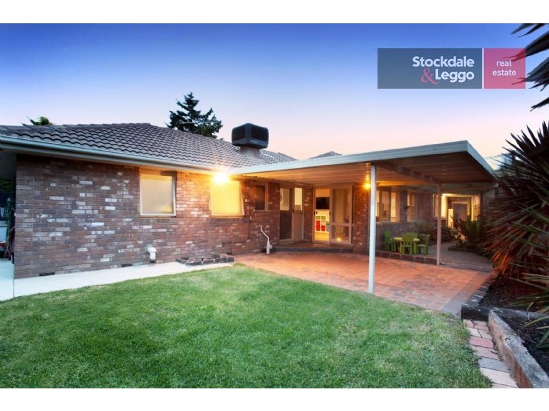 27 Trentham Drive, Gladstone Park VIC 3043