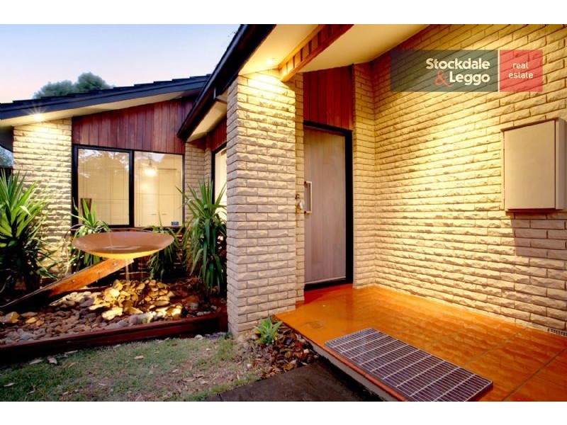 318 Carrick Drive, Gladstone Park VIC 3043