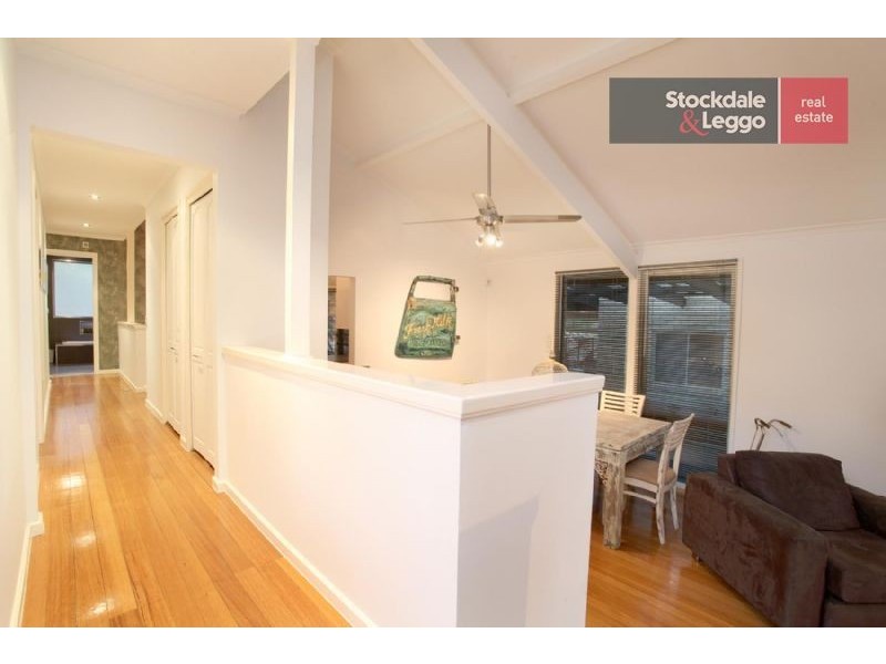 318 Carrick Drive, Gladstone Park VIC 3043