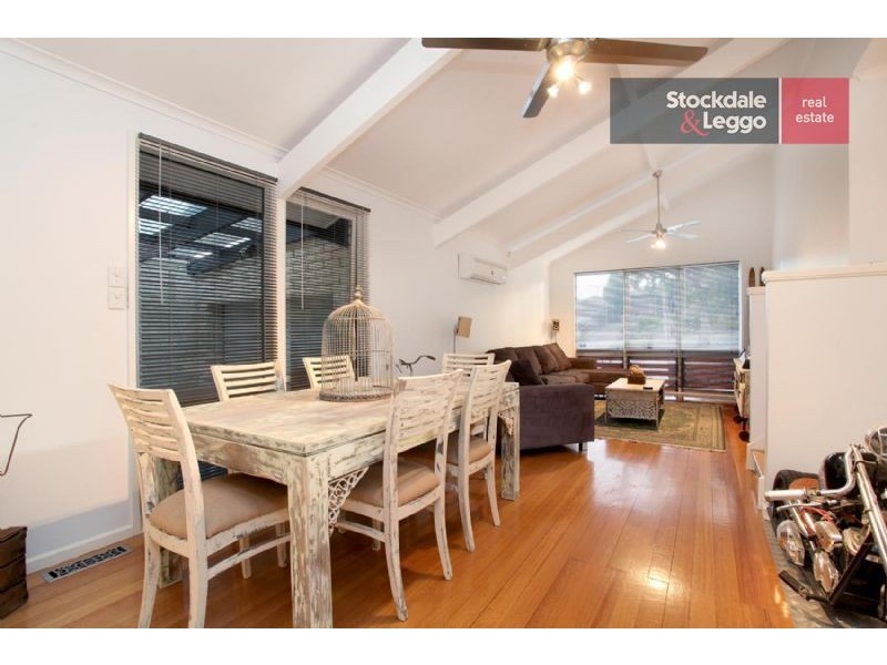 318 Carrick Drive, Gladstone Park VIC 3043