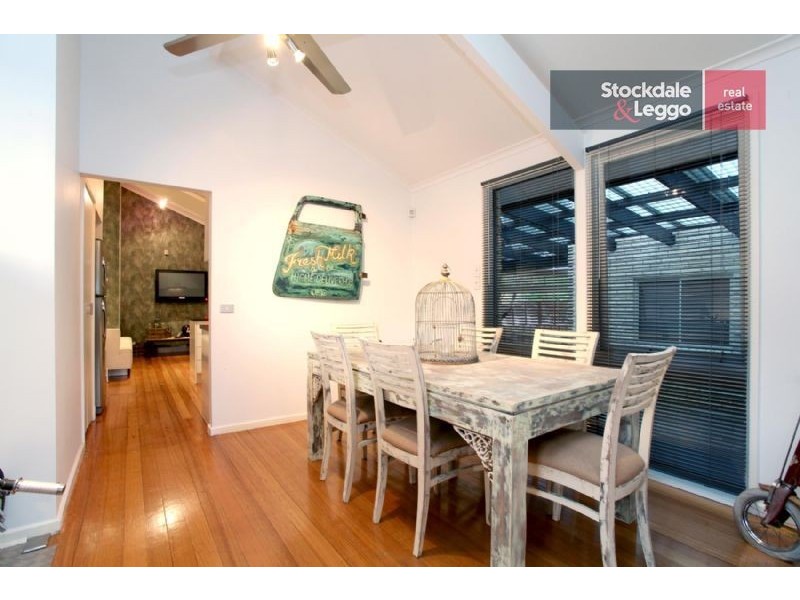 318 Carrick Drive, Gladstone Park VIC 3043