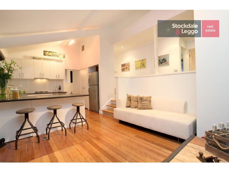 318 Carrick Drive, Gladstone Park VIC 3043