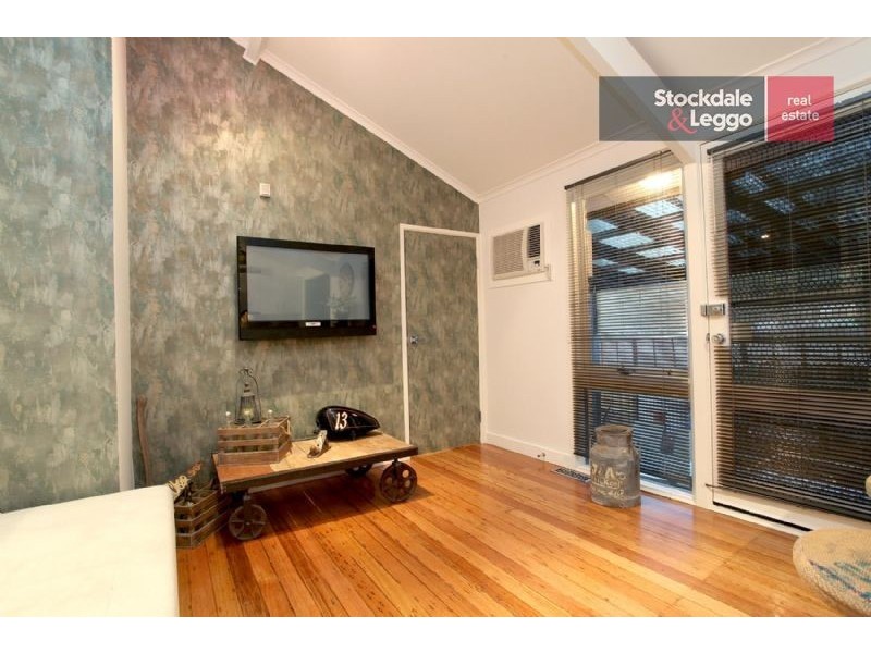 318 Carrick Drive, Gladstone Park VIC 3043