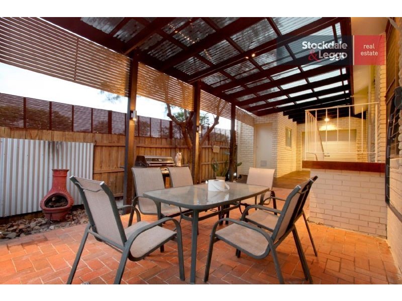 318 Carrick Drive, Gladstone Park VIC 3043