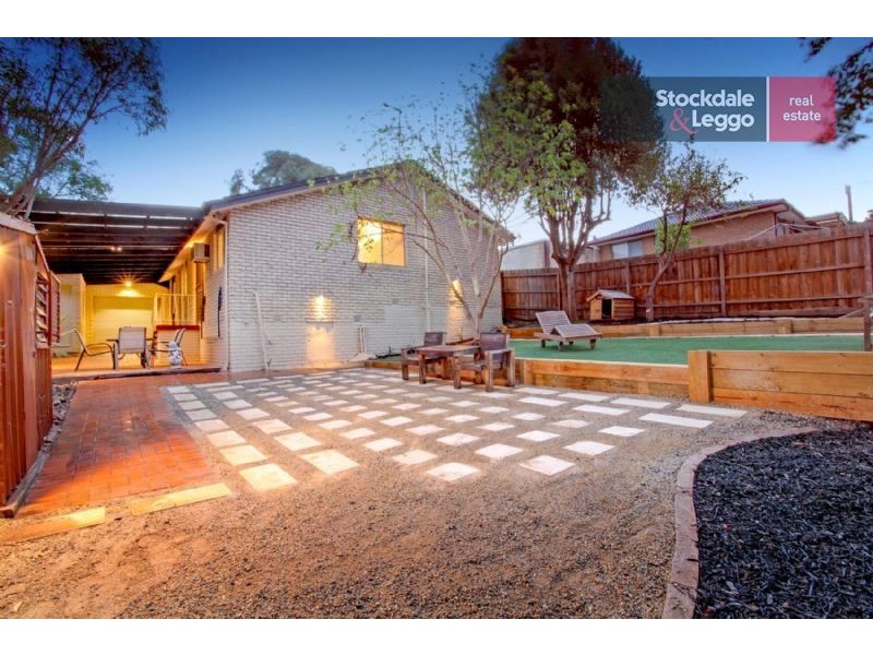 318 Carrick Drive, Gladstone Park VIC 3043