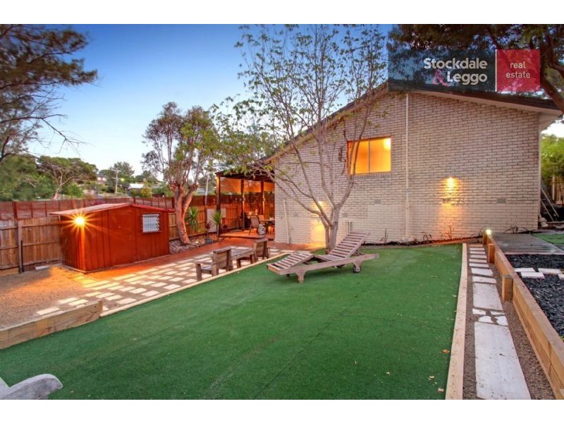 318 Carrick Drive, Gladstone Park VIC 3043