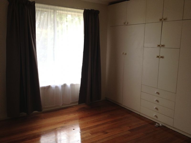10 Samara Grove, Gladstone Park VIC 3043