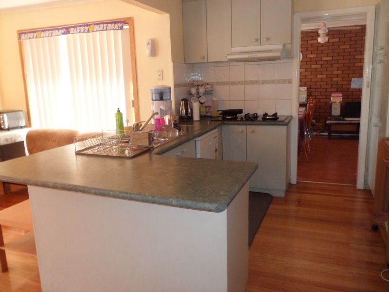 4 Aylesbury Crescent, Gladstone Park VIC 3043