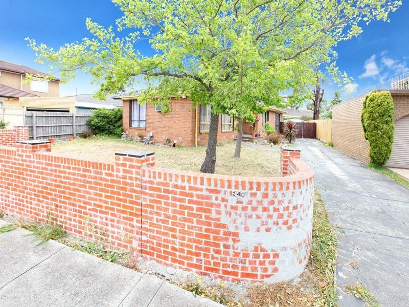 240 Carrick Drive, Gladstone Park VIC 3043