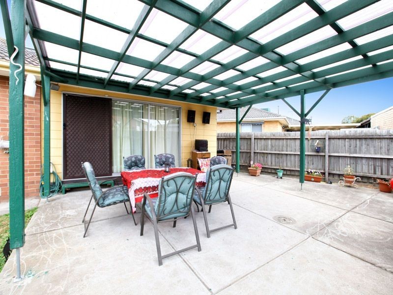 240 Carrick Drive, Gladstone Park VIC 3043