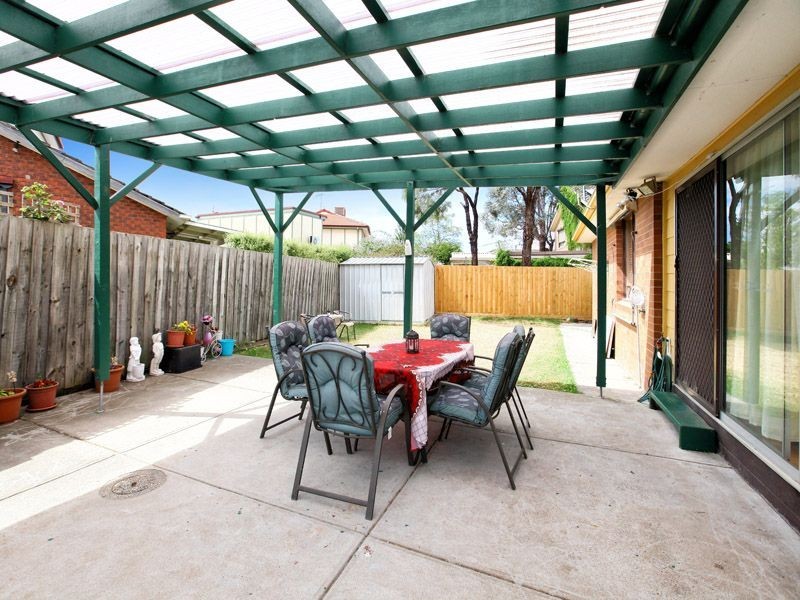 240 Carrick Drive, Gladstone Park VIC 3043