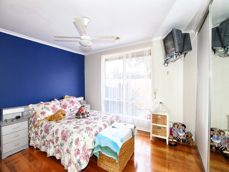 240 Carrick Drive, Gladstone Park VIC 3043