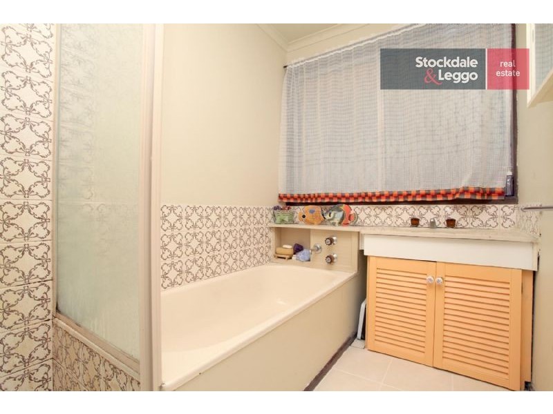 10 Reeves Close, Gladstone Park VIC 3043