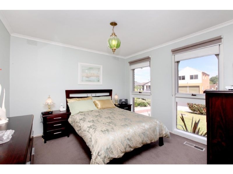 3 Burnleigh Drive, Gladstone Park VIC 3043