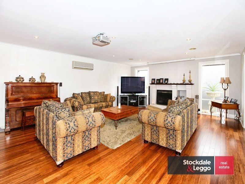 8 Mackinnon Court, Attwood VIC 3049