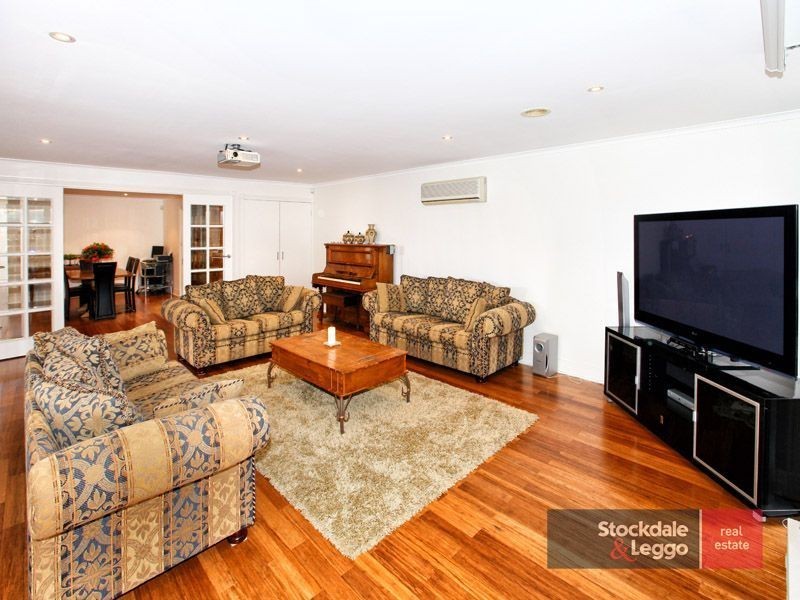 8 Mackinnon Court, Attwood VIC 3049