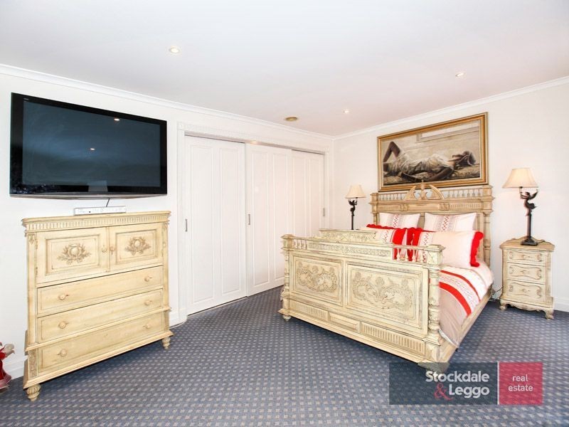 8 Mackinnon Court, Attwood VIC 3049