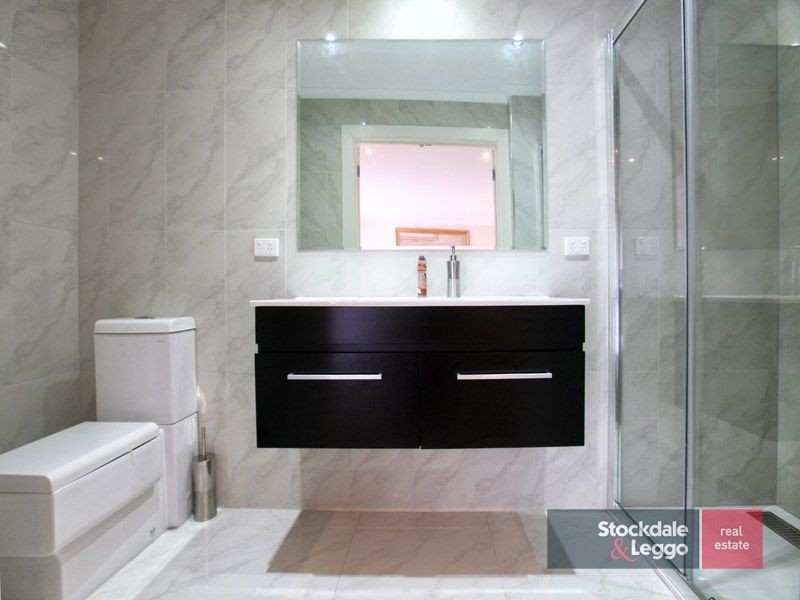 8 Mackinnon Court, Attwood VIC 3049