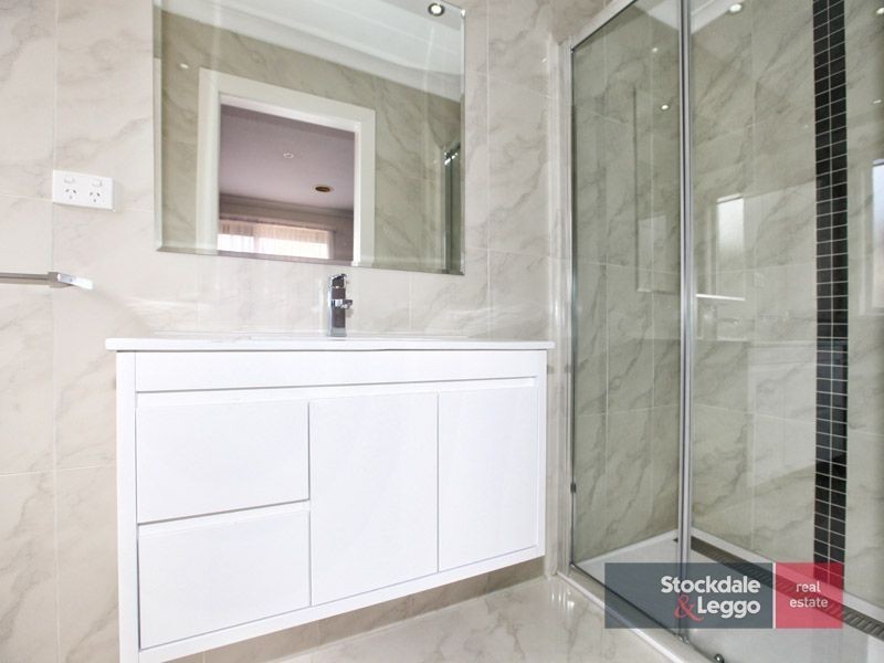 8 Mackinnon Court, Attwood VIC 3049