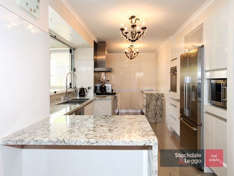 8 Mackinnon Court, Attwood VIC 3049