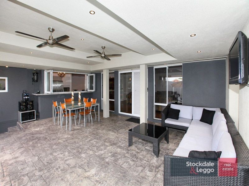 8 Mackinnon Court, Attwood VIC 3049