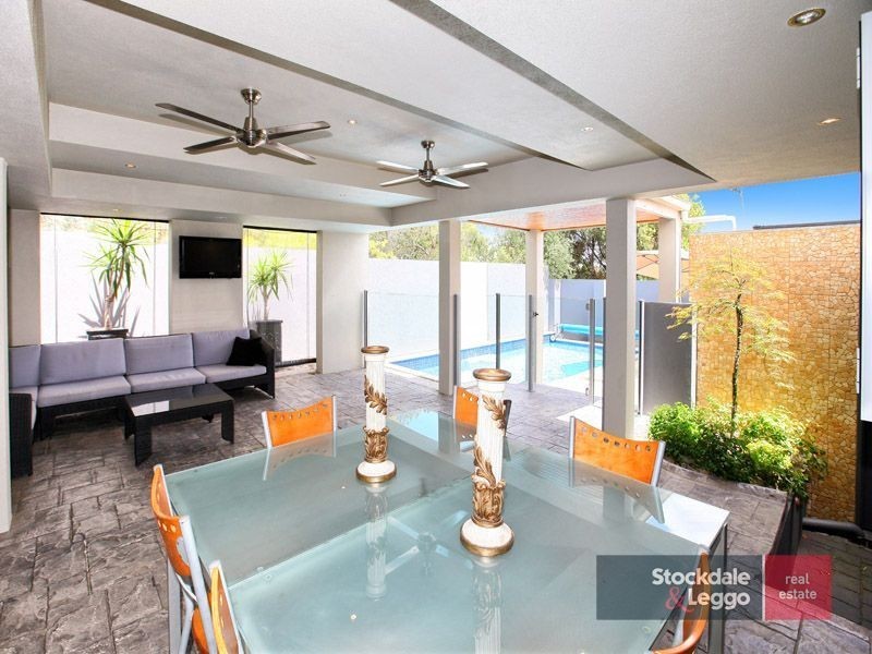 8 Mackinnon Court, Attwood VIC 3049