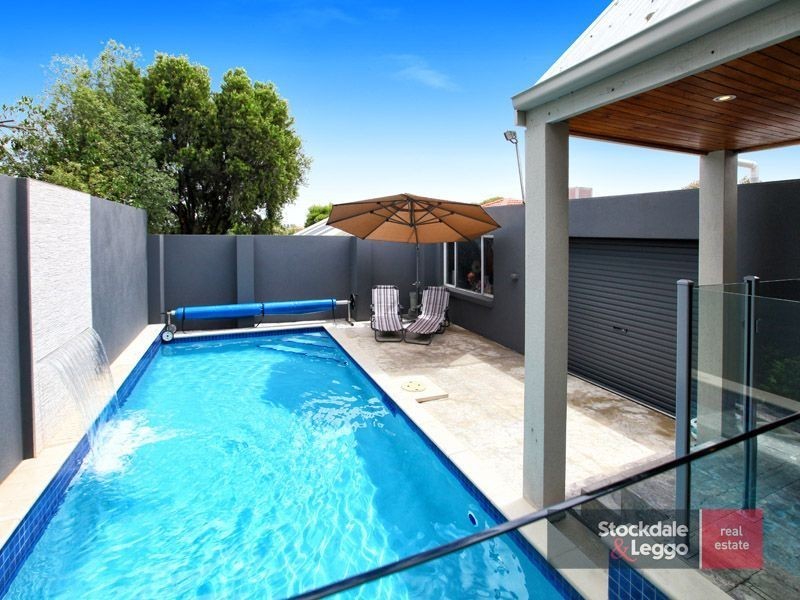 8 Mackinnon Court, Attwood VIC 3049