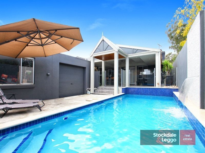 8 Mackinnon Court, Attwood VIC 3049