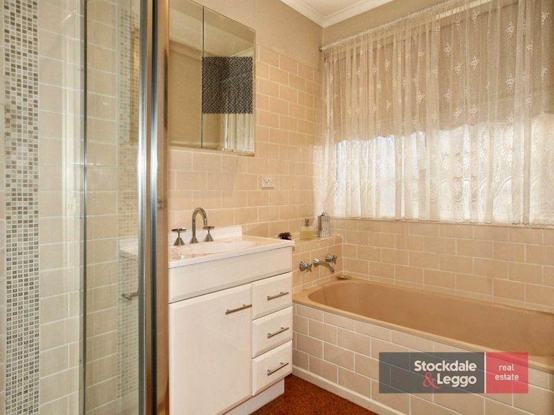23 Ellesmere Crescent, Gladstone Park VIC 3043