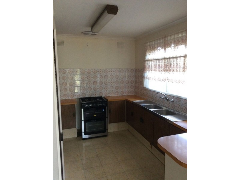 2 Townsend Avenue, Gladstone Park VIC 3043