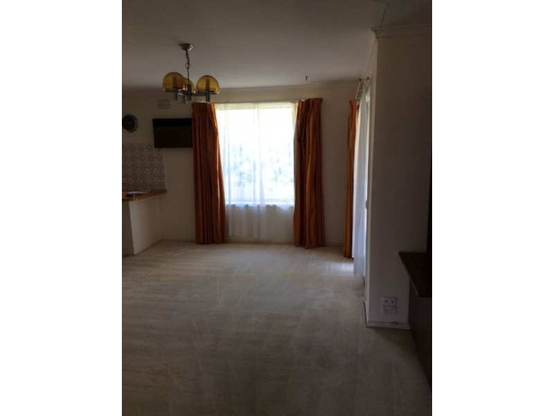 2 Townsend Avenue, Gladstone Park VIC 3043