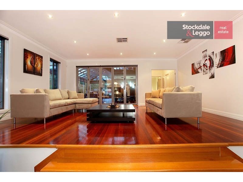 98 Stonebridge Way, Attwood VIC 3049