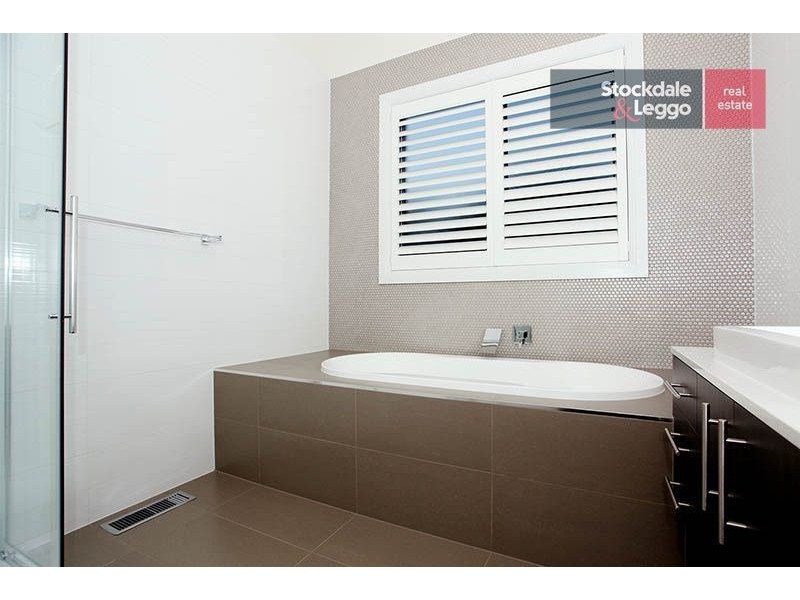 98 Stonebridge Way, Attwood VIC 3049