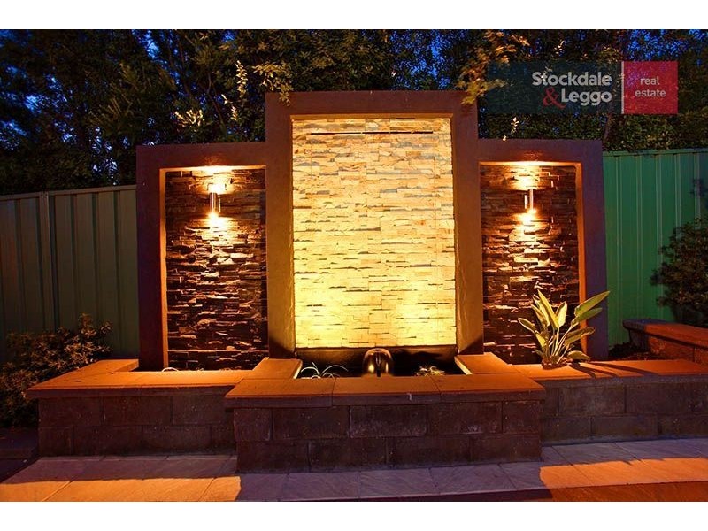 98 Stonebridge Way, Attwood VIC 3049