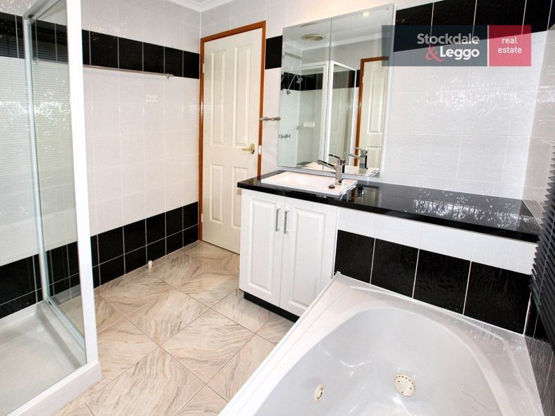 9 Gainford Court, Greenvale VIC 3059