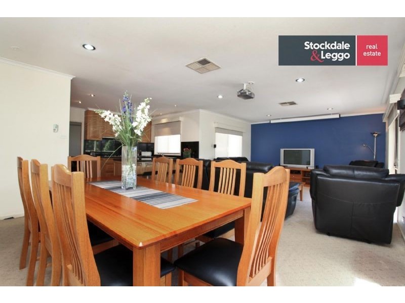 43 Harricks Crescent, Attwood VIC 3049