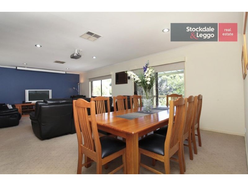 43 Harricks Crescent, Attwood VIC 3049