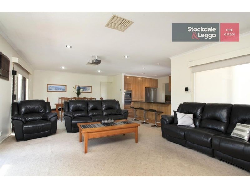 43 Harricks Crescent, Attwood VIC 3049