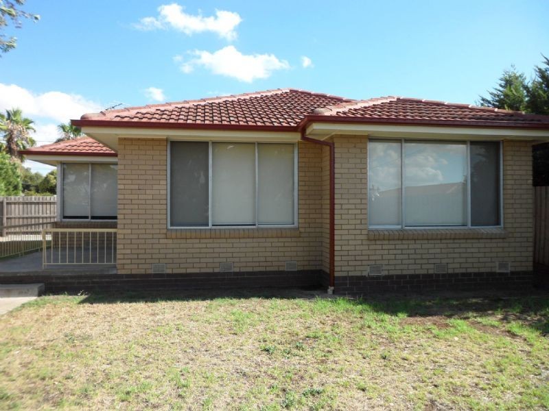 2 Fiona Court, Gladstone Park VIC 3043