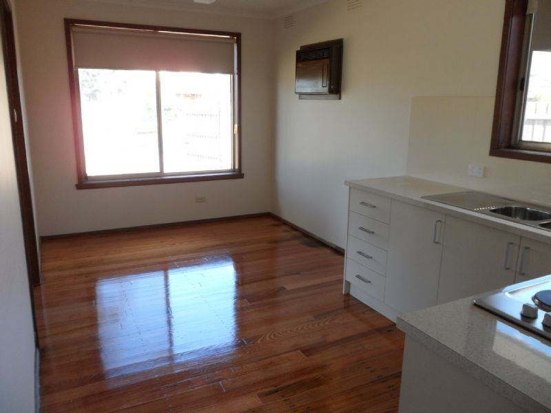 2 Fiona Court, Gladstone Park VIC 3043