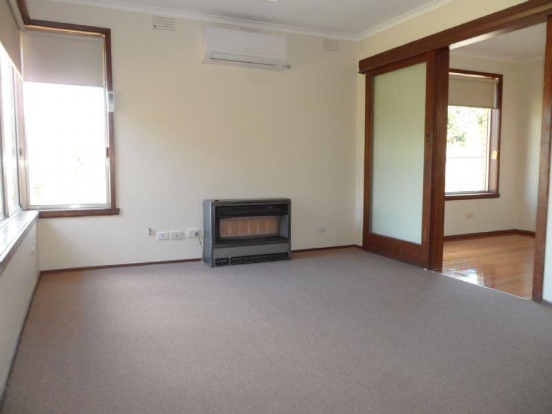 2 Fiona Court, Gladstone Park VIC 3043