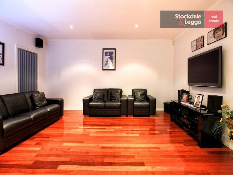 19 Trumpington Terrace, Attwood VIC 3049