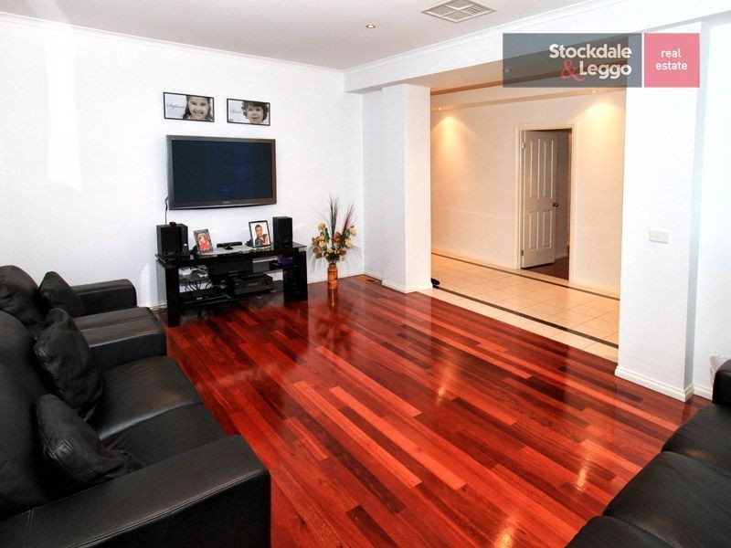 19 Trumpington Terrace, Attwood VIC 3049