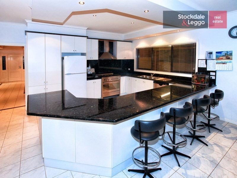 19 Trumpington Terrace, Attwood VIC 3049