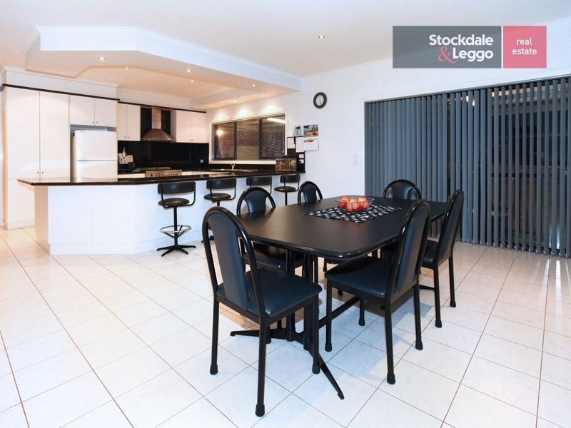 19 Trumpington Terrace, Attwood VIC 3049