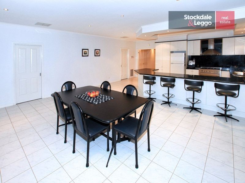 19 Trumpington Terrace, Attwood VIC 3049