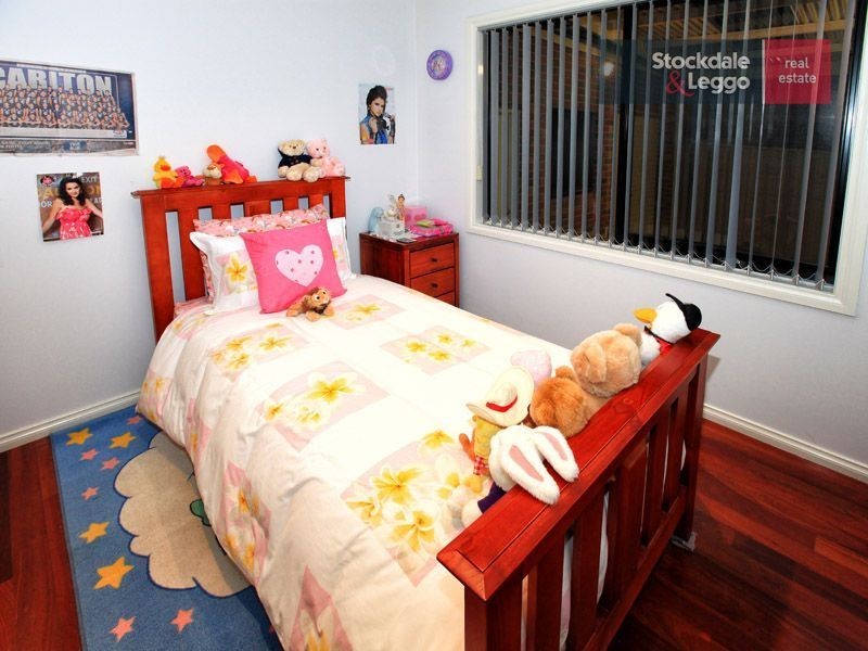 19 Trumpington Terrace, Attwood VIC 3049